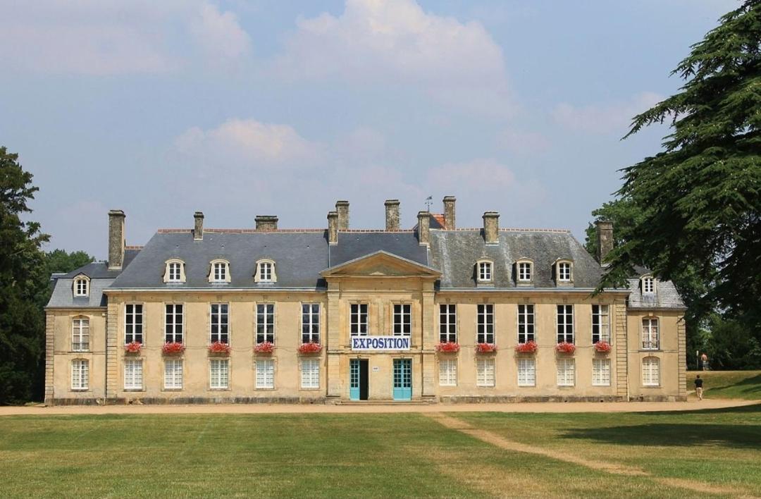 La Chambre Des Remparts Фалез Екстериор снимка
