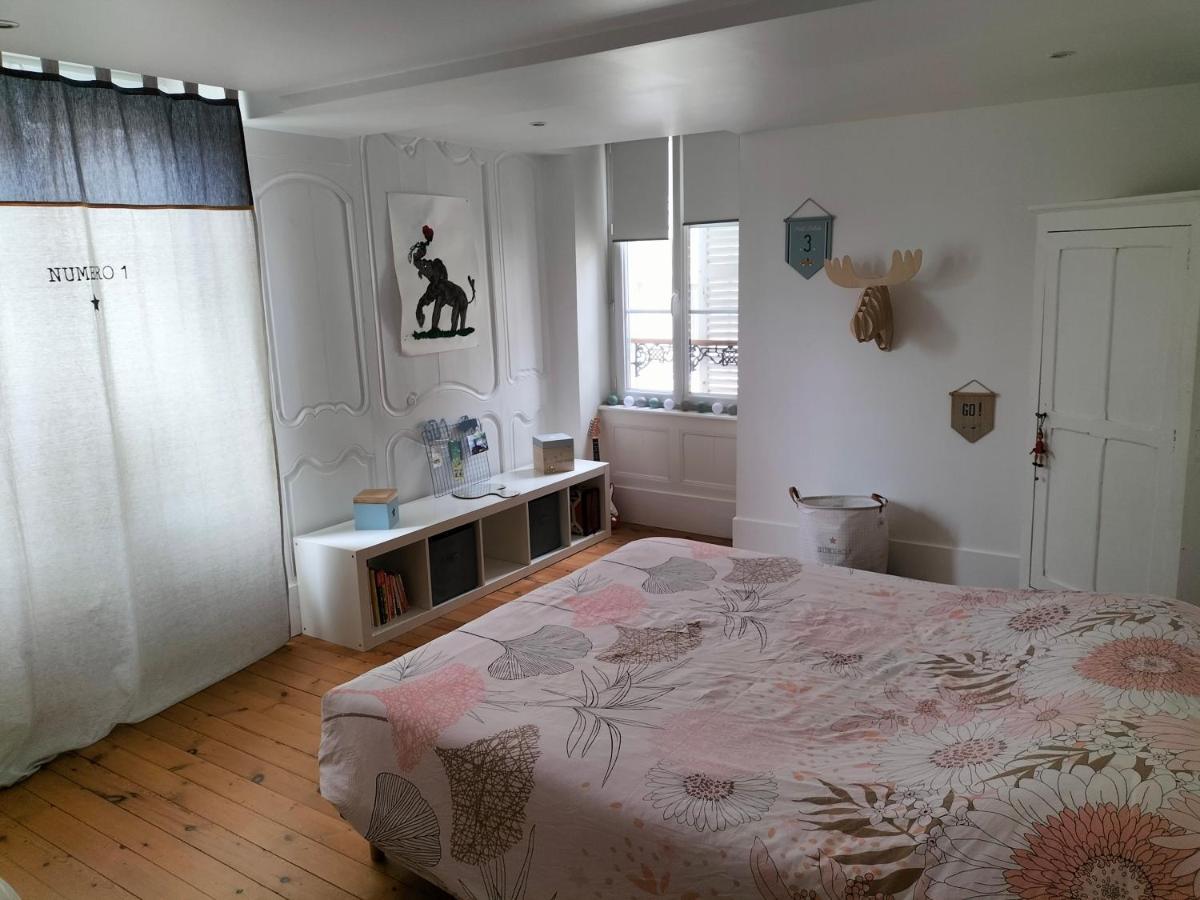 La Chambre Des Remparts Фалез Екстериор снимка