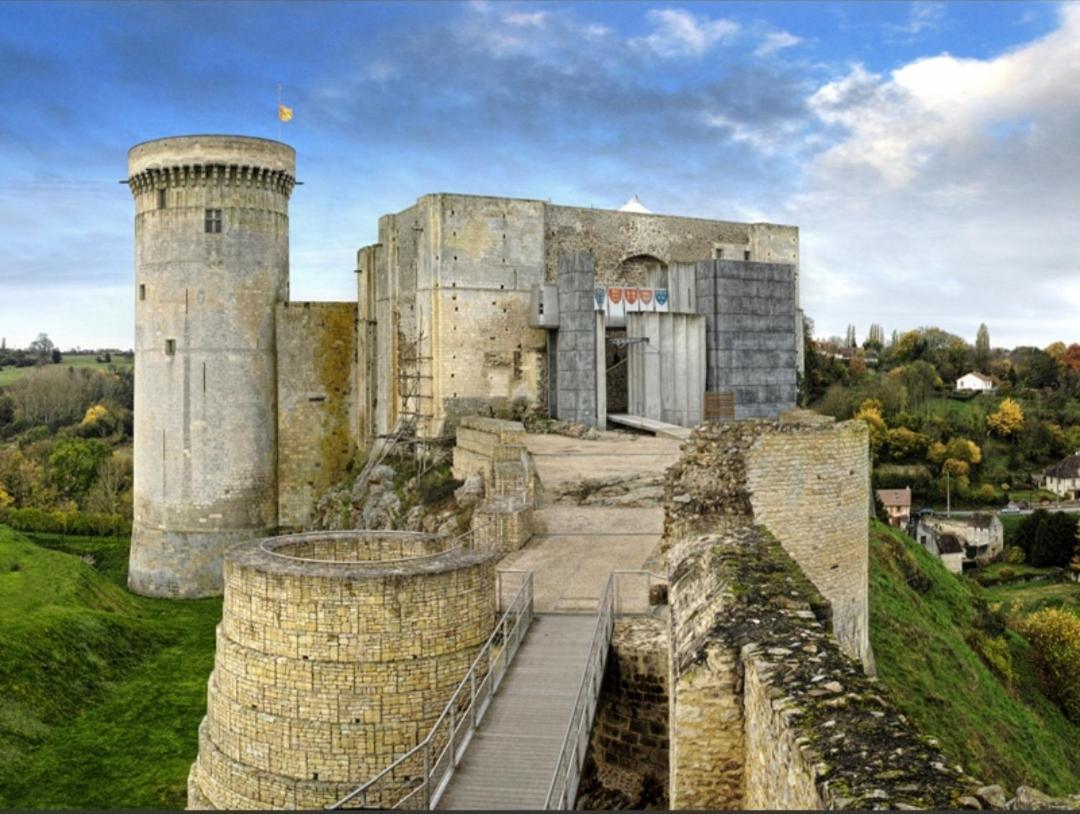 La Chambre Des Remparts Фалез Екстериор снимка