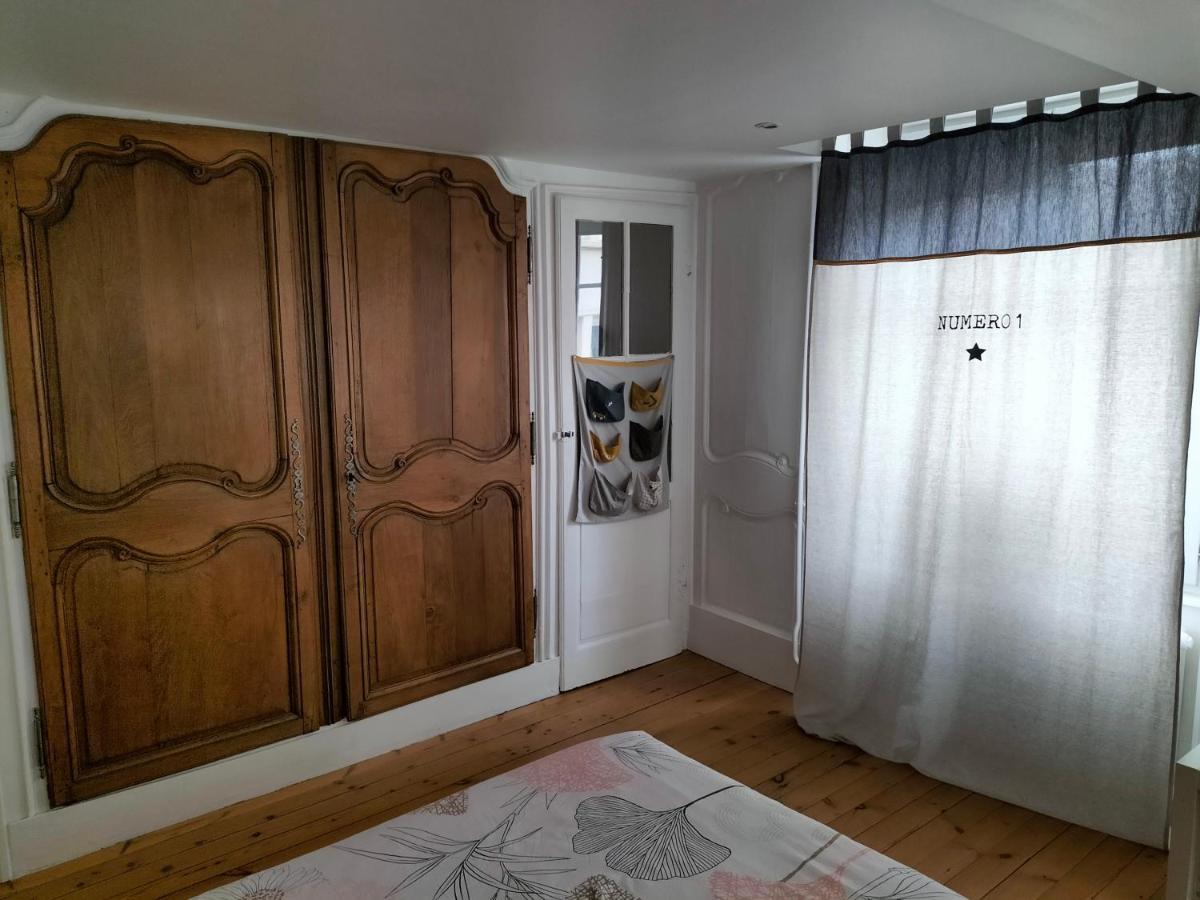 La Chambre Des Remparts Фалез Екстериор снимка