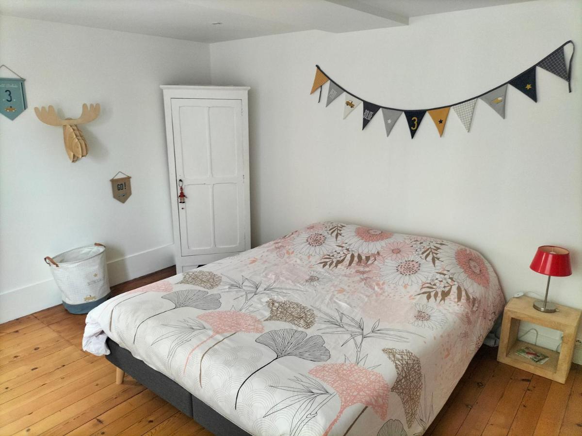 La Chambre Des Remparts Фалез Екстериор снимка