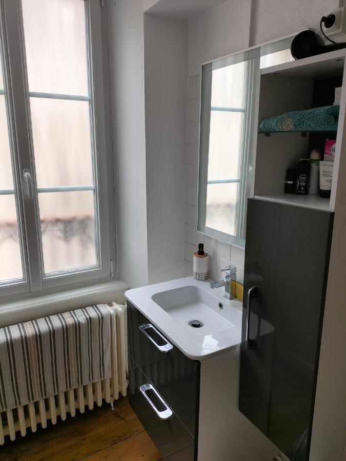 La Chambre Des Remparts Фалез Екстериор снимка