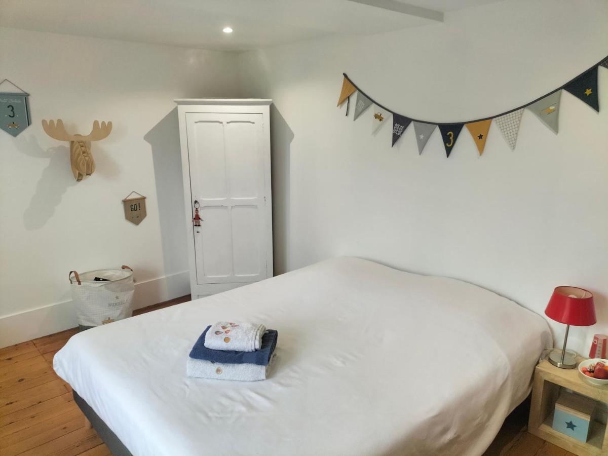 La Chambre Des Remparts Фалез Екстериор снимка