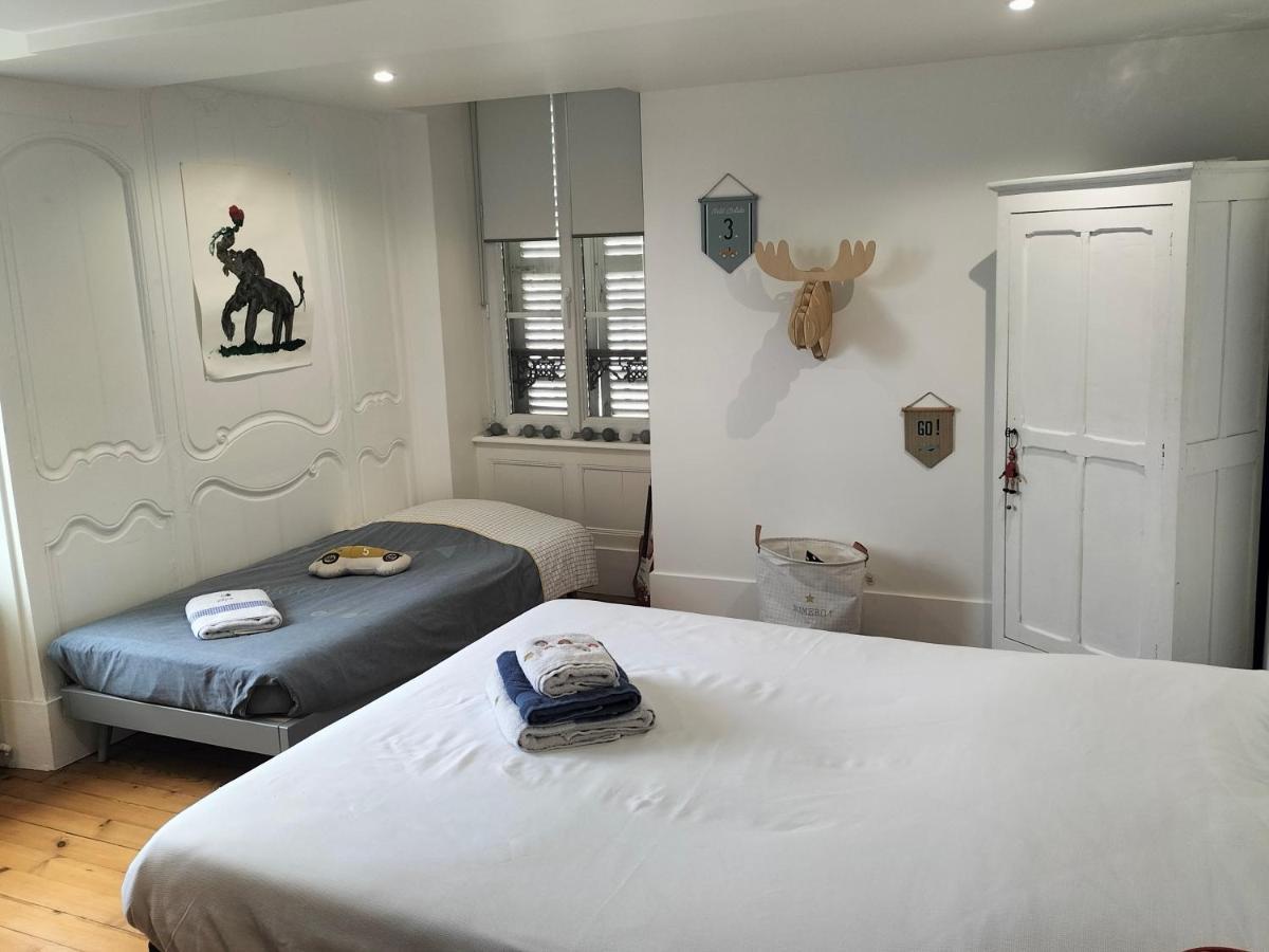 La Chambre Des Remparts Фалез Екстериор снимка